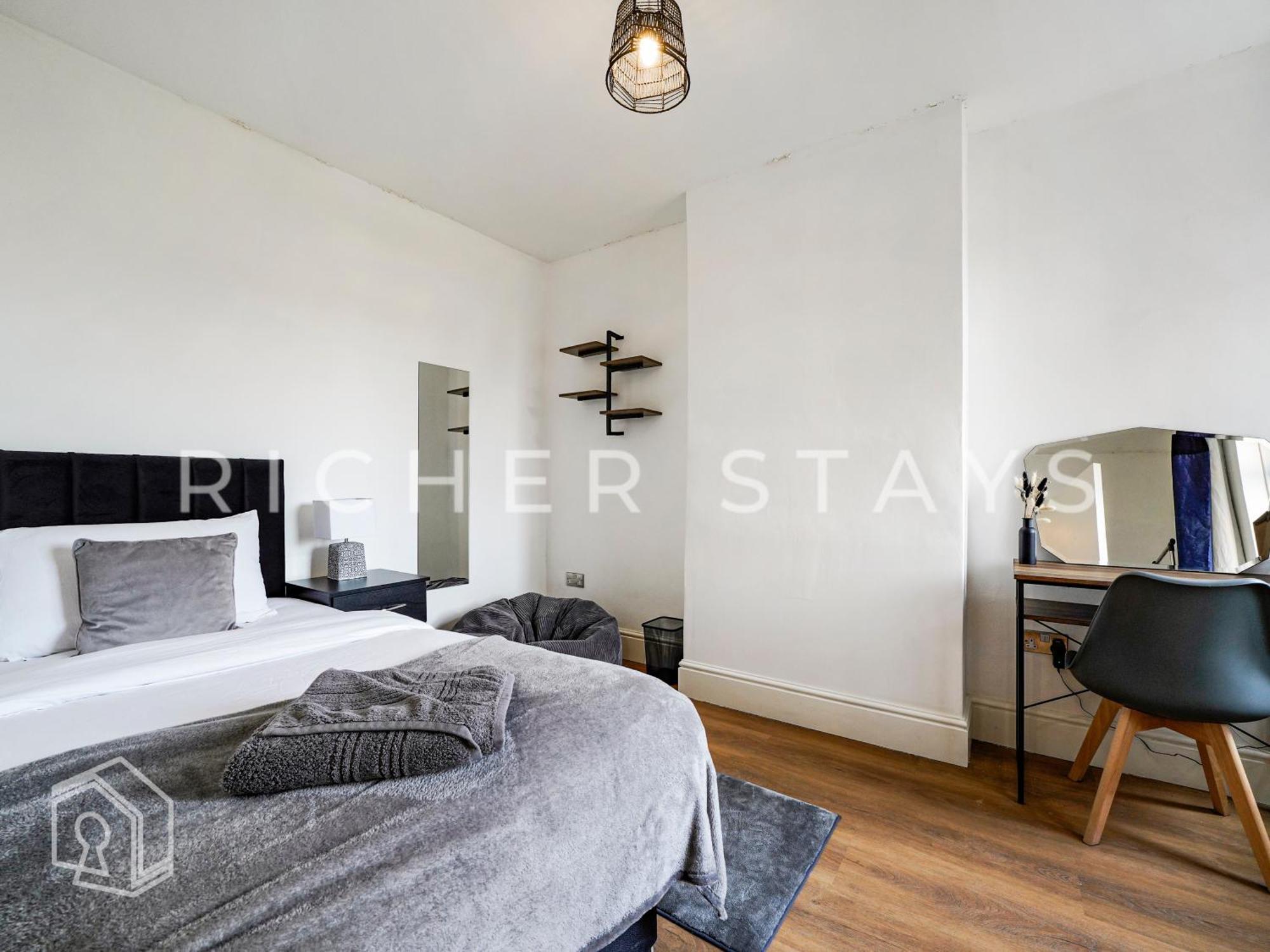 Watford Large 5Br Home - Contractors & Families Zewnętrze zdjęcie