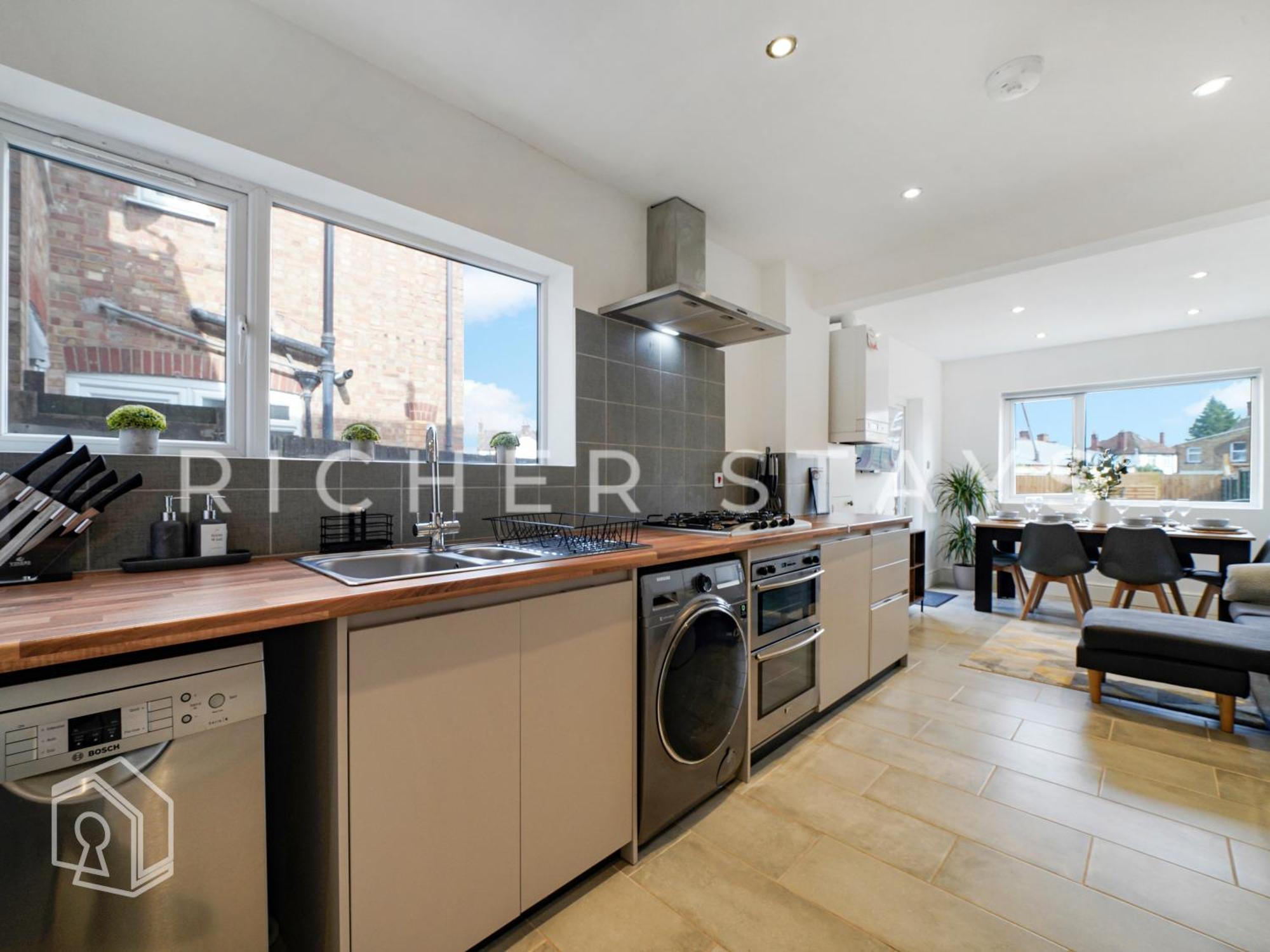 Watford Large 5Br Home - Contractors & Families Zewnętrze zdjęcie