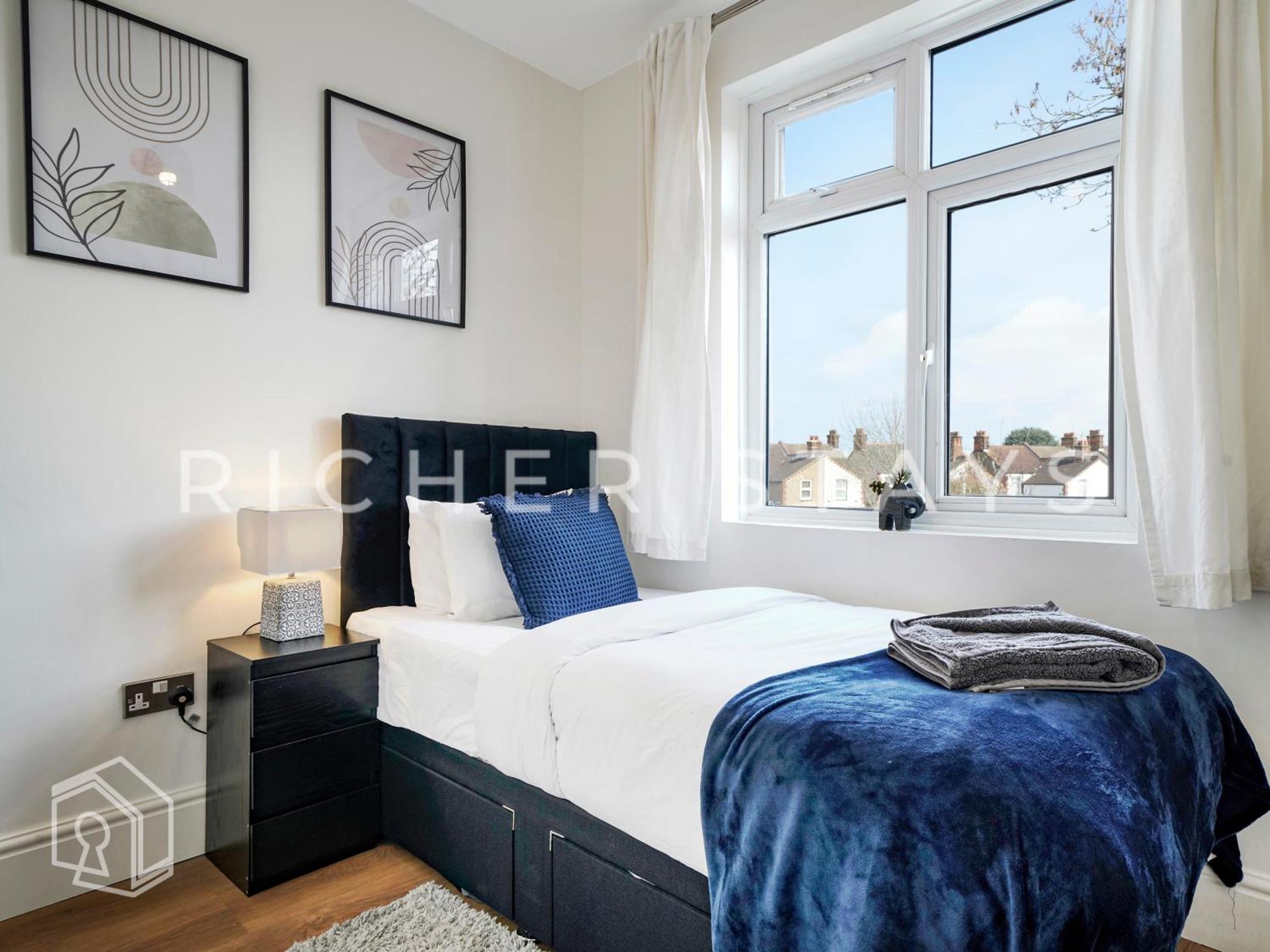 Watford Large 5Br Home - Contractors & Families Zewnętrze zdjęcie