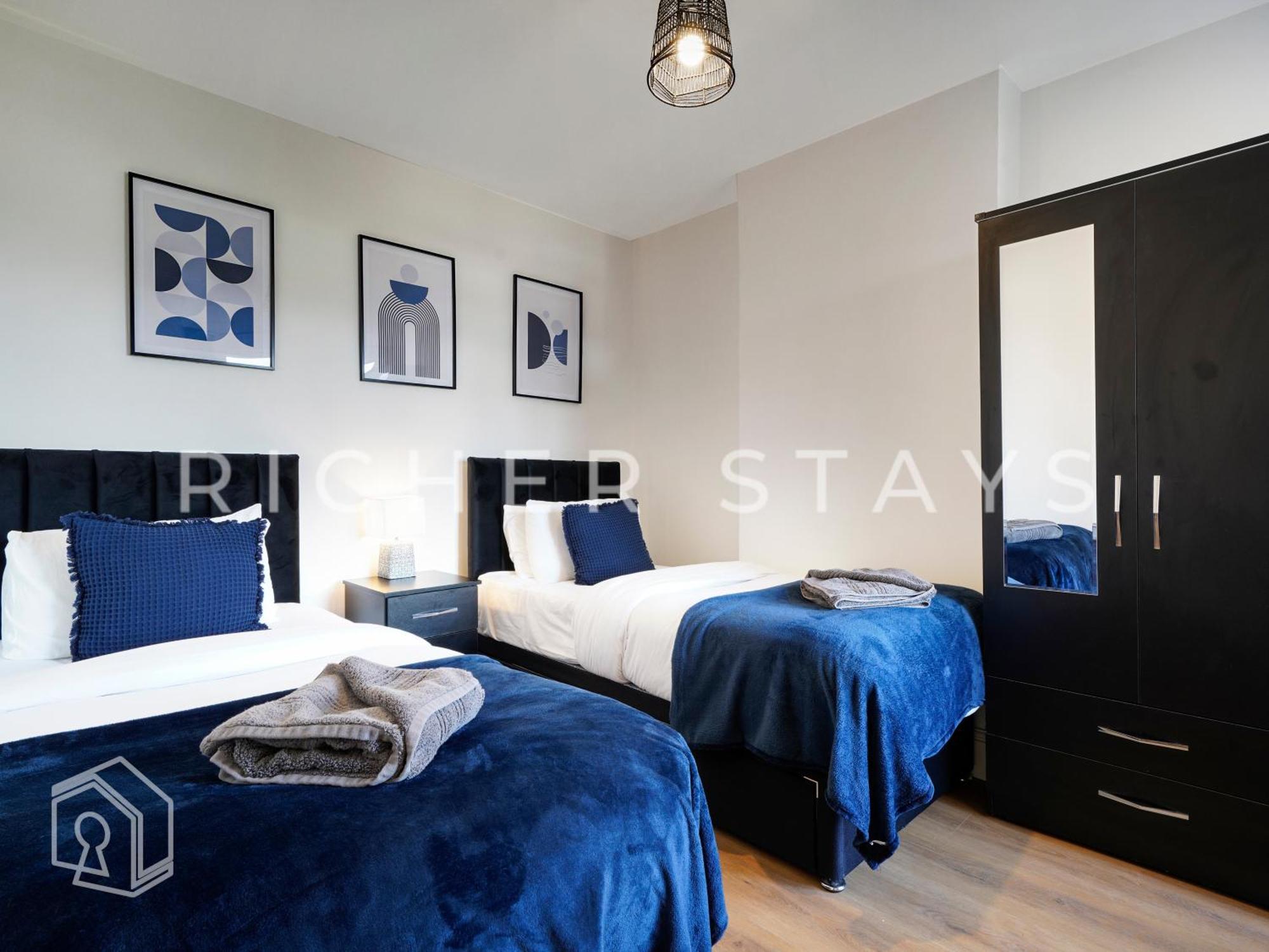 Watford Large 5Br Home - Contractors & Families Zewnętrze zdjęcie